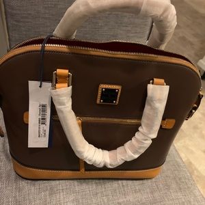 Make Offers!! 😀😀 
Dooney & Bourke Domed Satchel Large